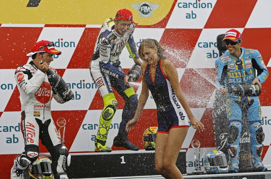 Brno 2008: Rossi e Capirossi brindano in coppia. Reuters